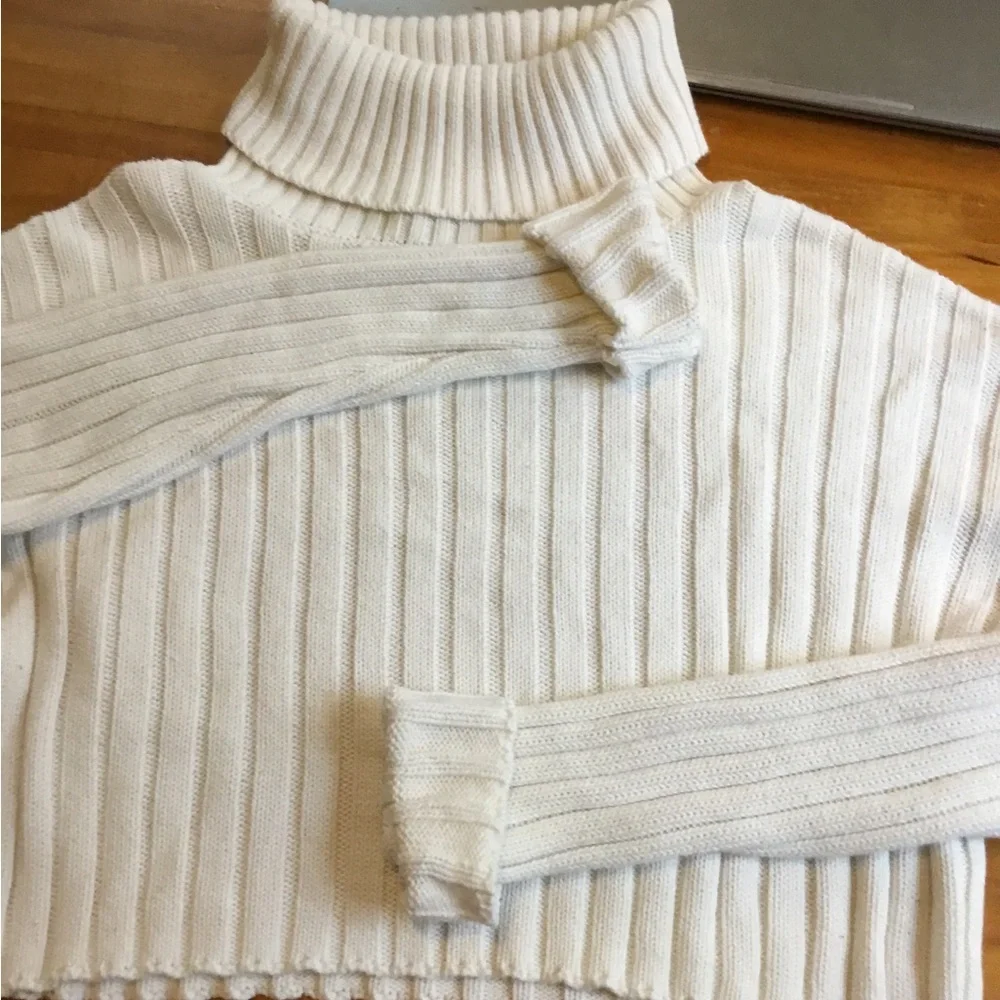 Forever 21 Cropped, oversized turtleneck sweater - Picture 6 of 7